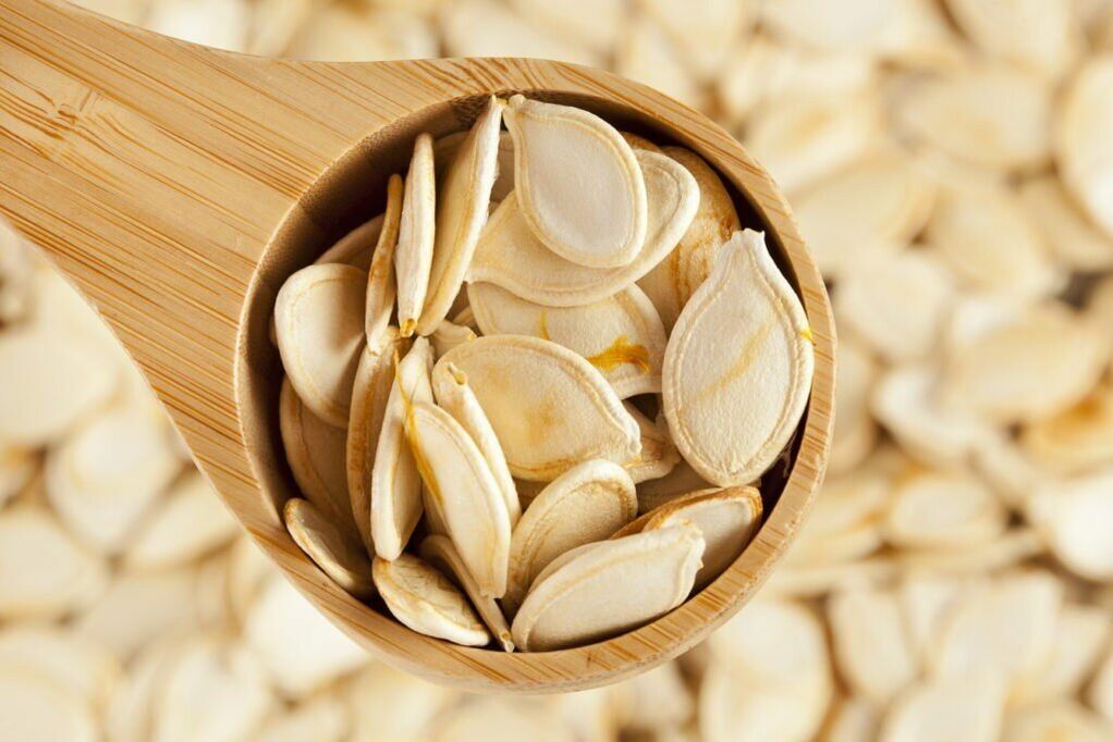 I semi di zucca sono un popolare rimedio popolare per il trattamento della prostatite cronica