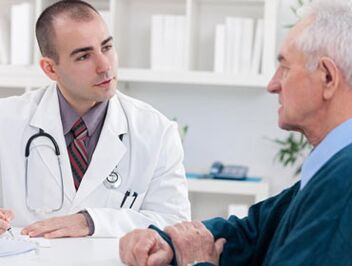 Un uomo con sintomi di prostatite dovrebbe prima consultare un urologo